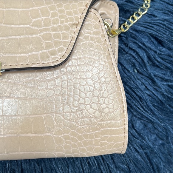 NWOT Steve Madden Nude Cutch Crossbody Bag with Chain link - Picture 2 of 6